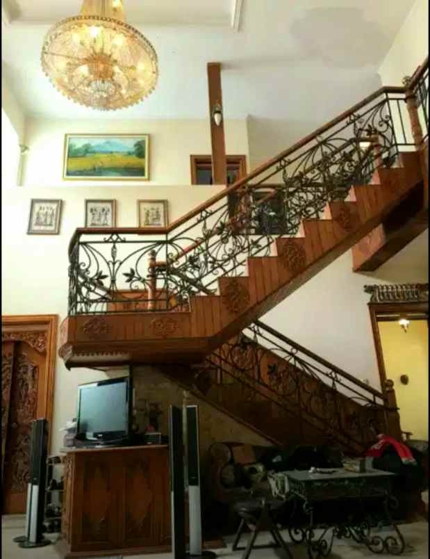 dijual rumah jl kawaluyaan indah