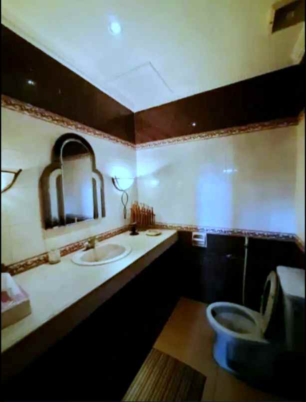 dijual rumah jl kawaluyaan indah