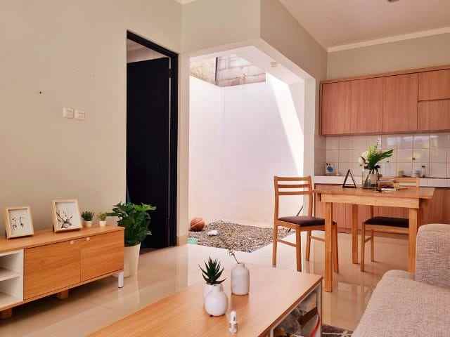 dijual rumah jl kebon kacang barat