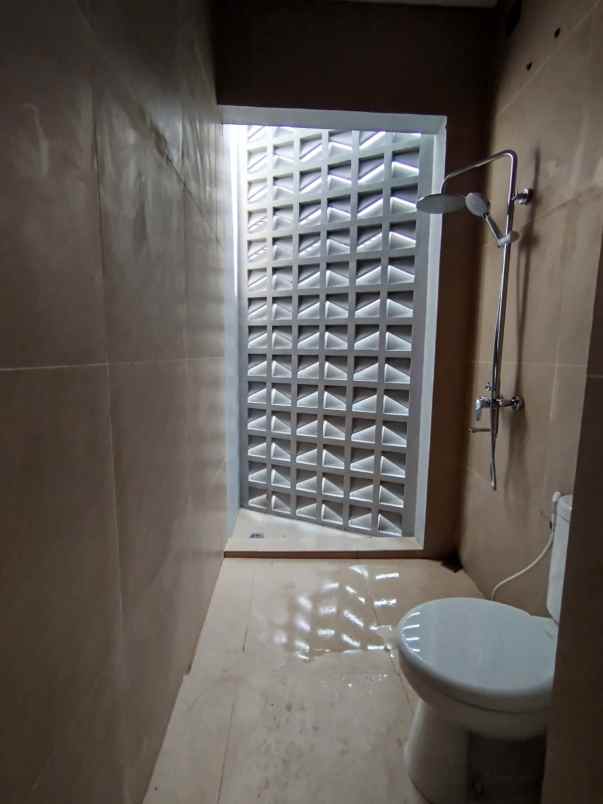 dijual rumah jl kemiri raya