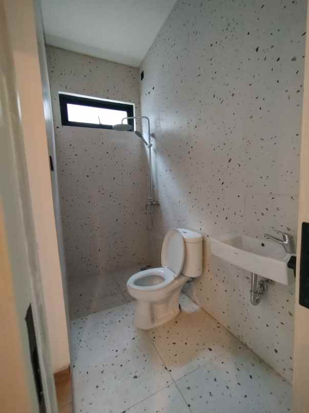 dijual rumah jl kemiri raya