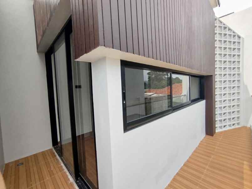 dijual rumah jl kemiri raya