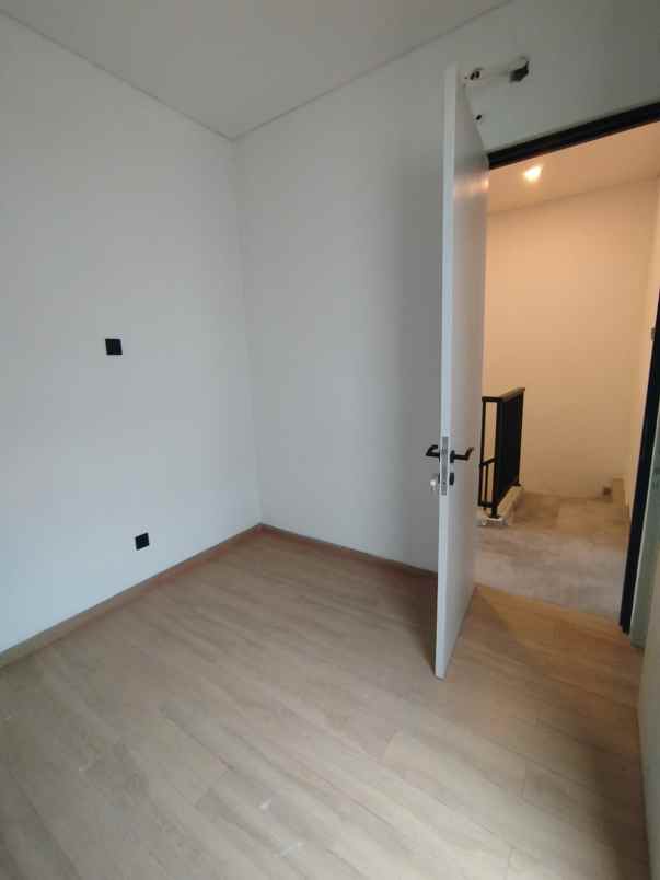 dijual rumah jl kemiri raya