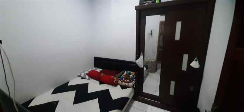 dijual rumah jl kh hasyim ashari