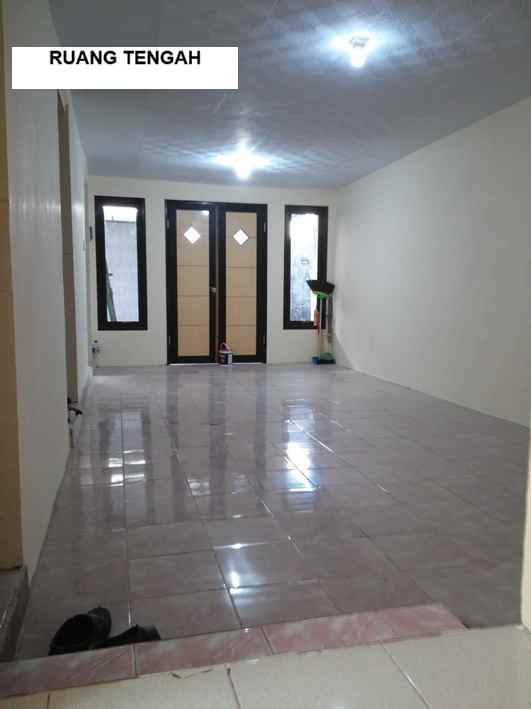 dijual rumah jl letjend s parman v waru