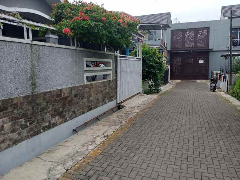 dijual rumah jl permana