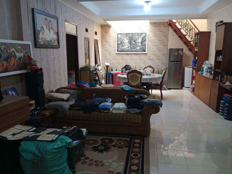 dijual rumah jl permana