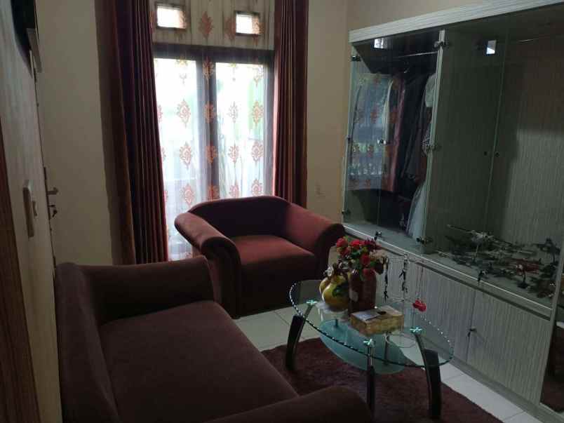 dijual rumah jl permana