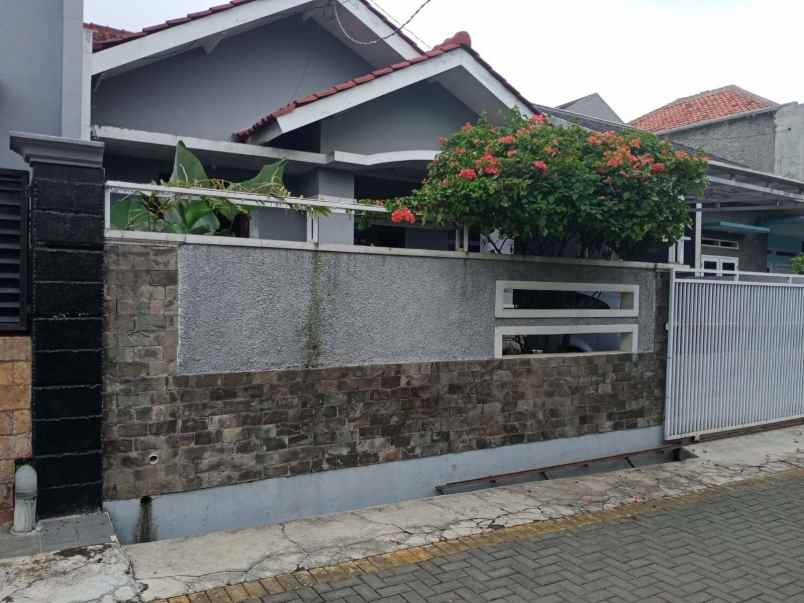 dijual rumah jl permana