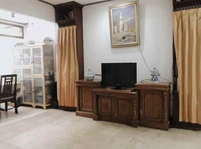 dijual rumah jl pesanggrahan permai