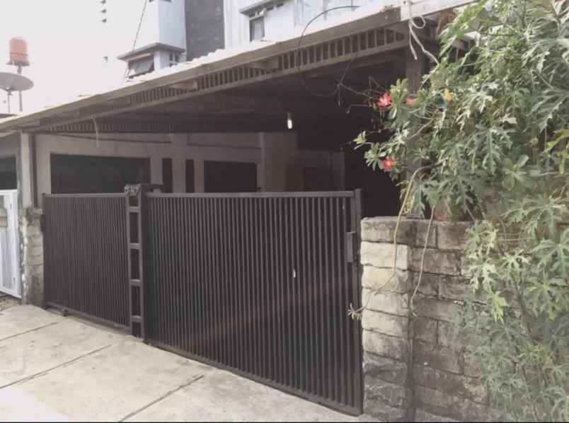 dijual rumah jl pesanggrahan permai