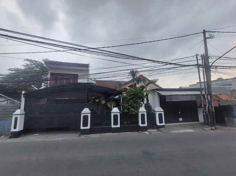 dijual rumah jl raya pasar kecapi