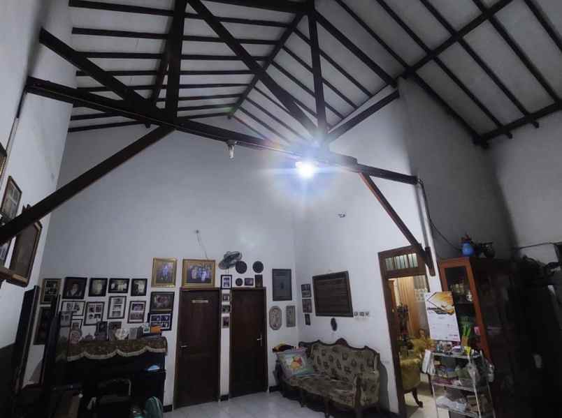 dijual rumah jl raya pasar kecapi