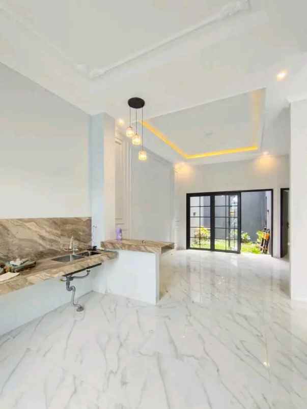 dijual rumah jl raya tajem