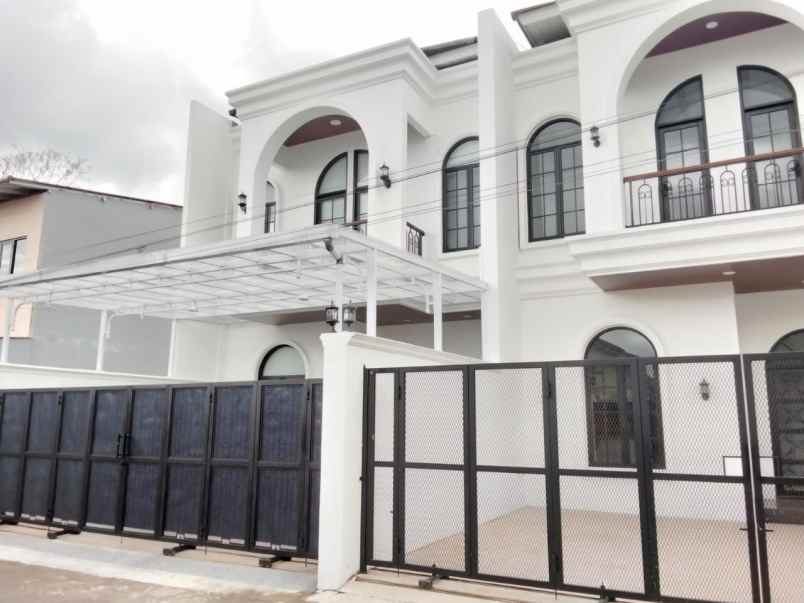 dijual rumah jl raya tajem