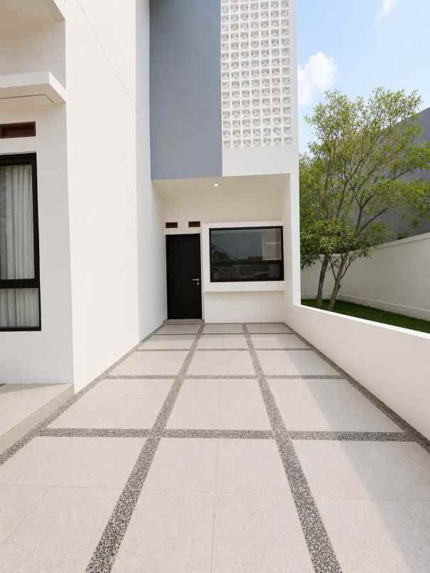 dijual rumah jl wibawa mukti ii