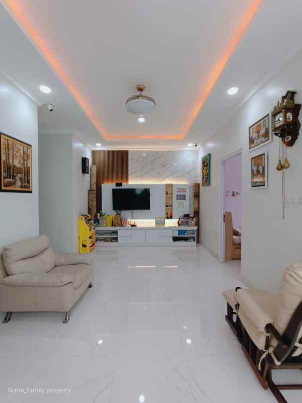 dijual rumah joglo larangan