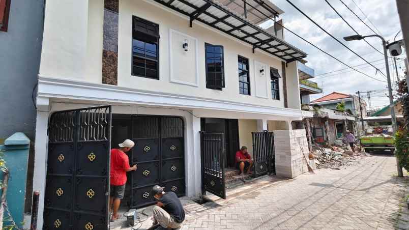 dijual rumah karah
