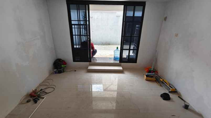 dijual rumah karah