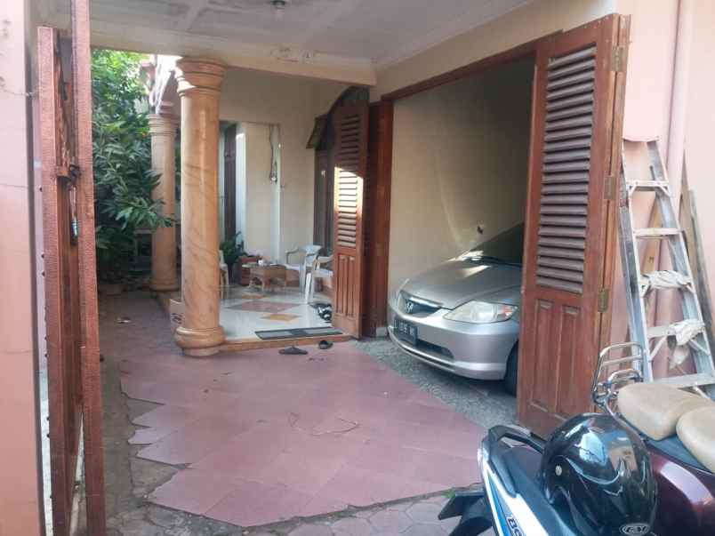 dijual rumah karah