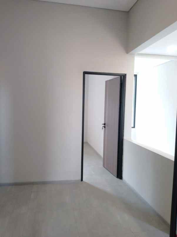 dijual rumah kayu putih