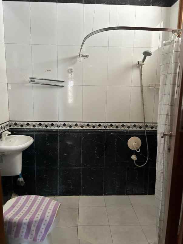 dijual rumah kayu putih pulo gadung