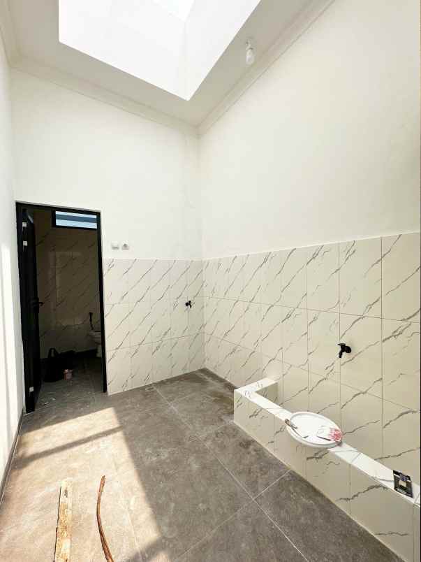 dijual rumah kelapa dua wetan