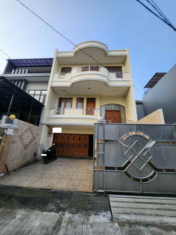 dijual rumah kelapa lilin kelapa gading