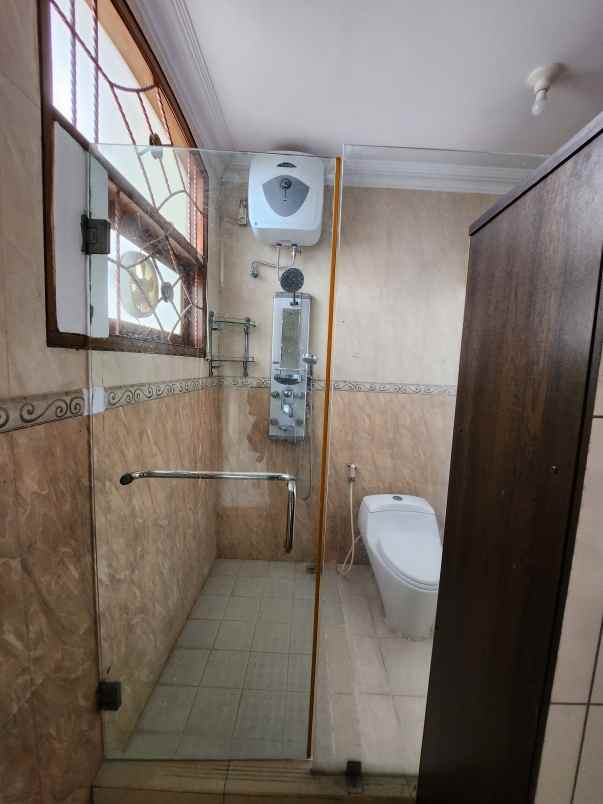 dijual rumah kelapa lilin kelapa gading