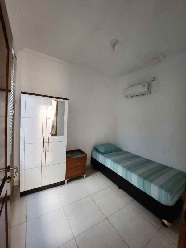 dijual rumah kelapa lilin kelapa gading