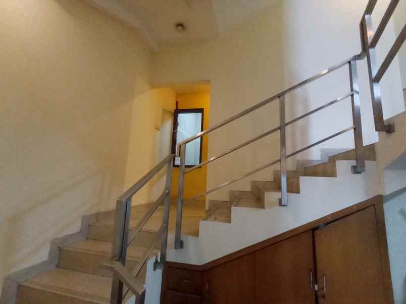 dijual rumah kelapa nias kelapa gading