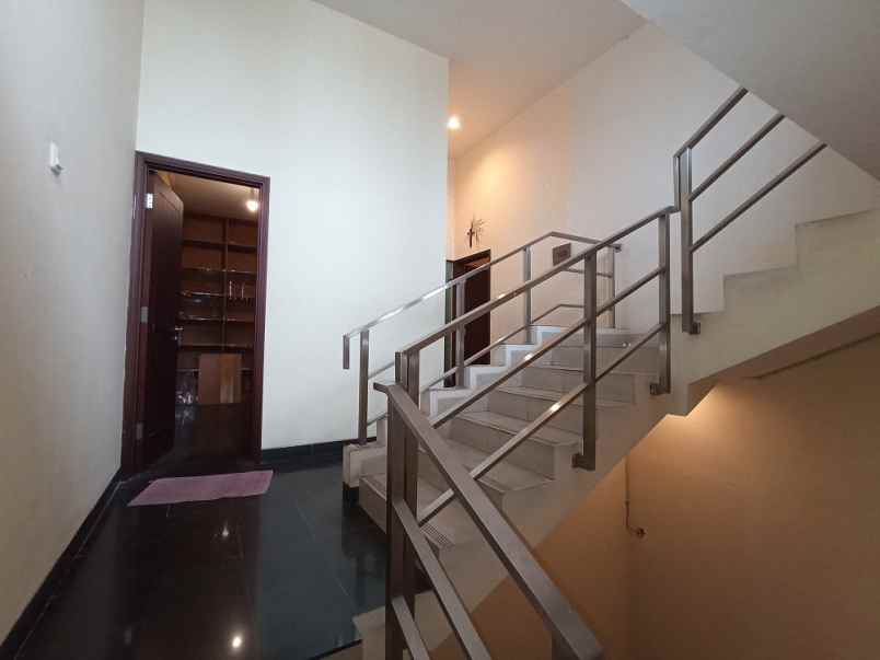 dijual rumah kelapa nias kelapa gading