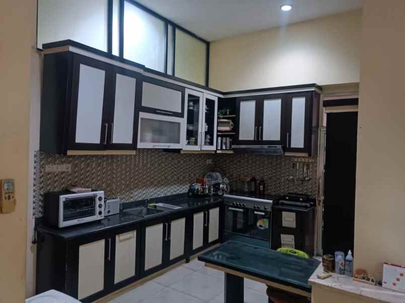 dijual rumah kemang pratama 3
