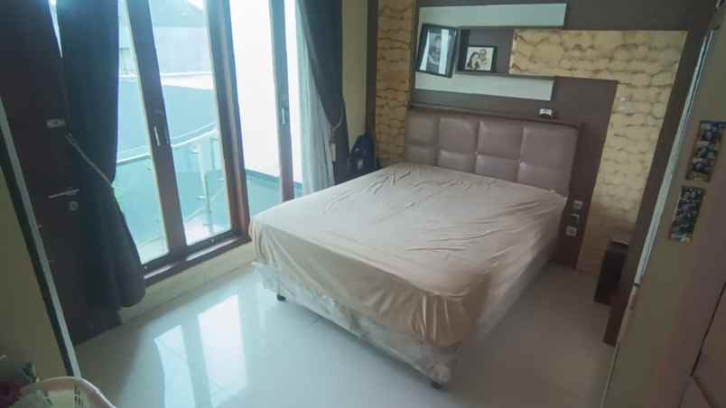 dijual rumah kemang pratama 3