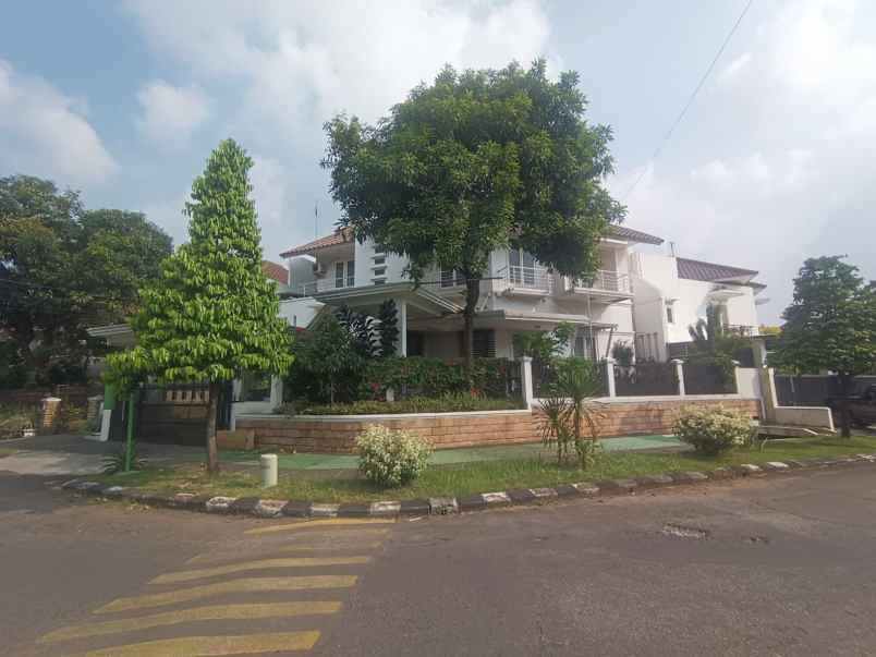 dijual rumah kemang pratama 3