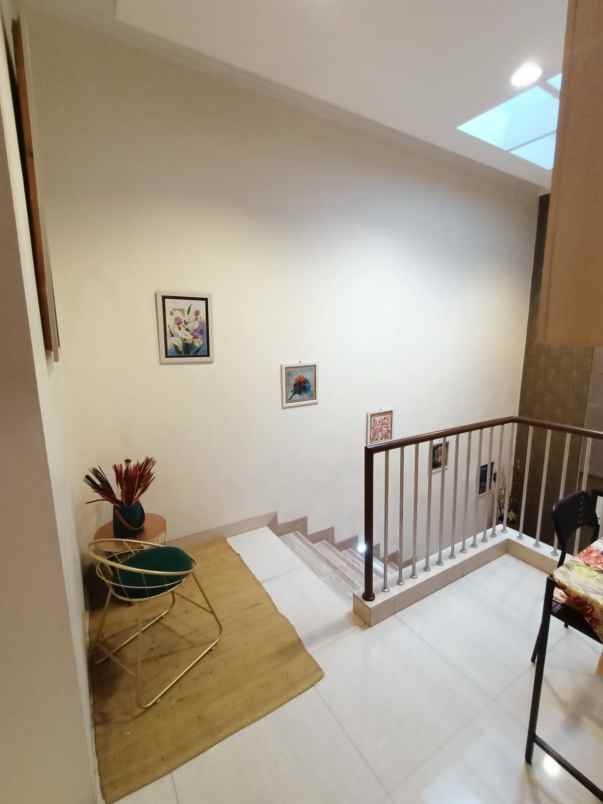 dijual rumah kencana loka 2 bsd serpong