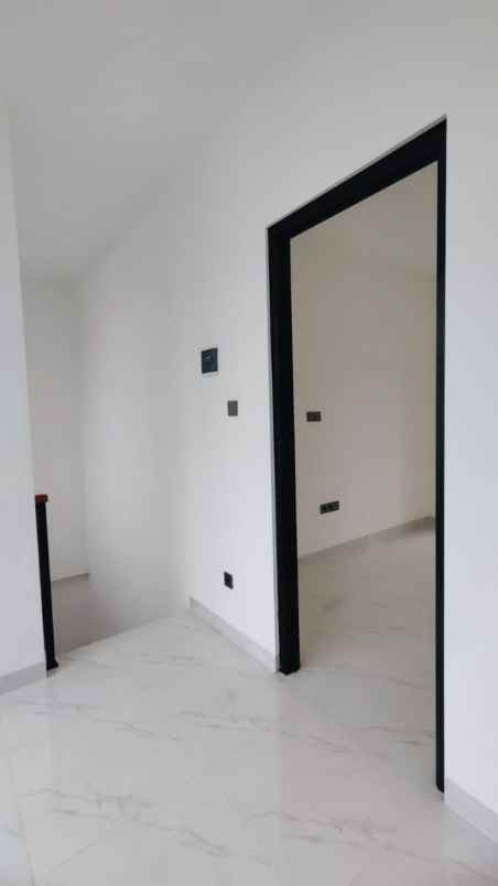 dijual rumah kencana loka bsd city tangsel