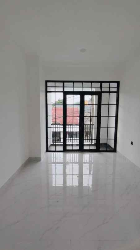 dijual rumah kencana loka bsd city tangsel