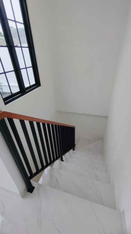 dijual rumah kencana loka bsd city tangsel