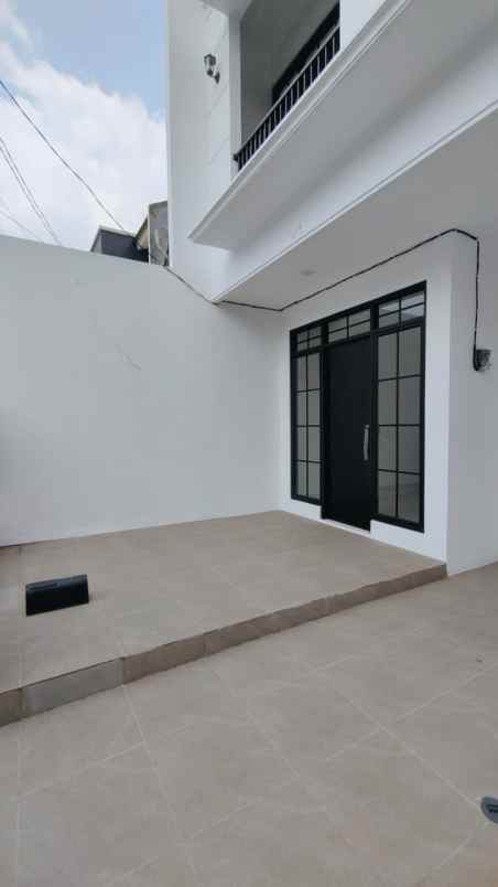 dijual rumah kencana loka bsd city tangsel