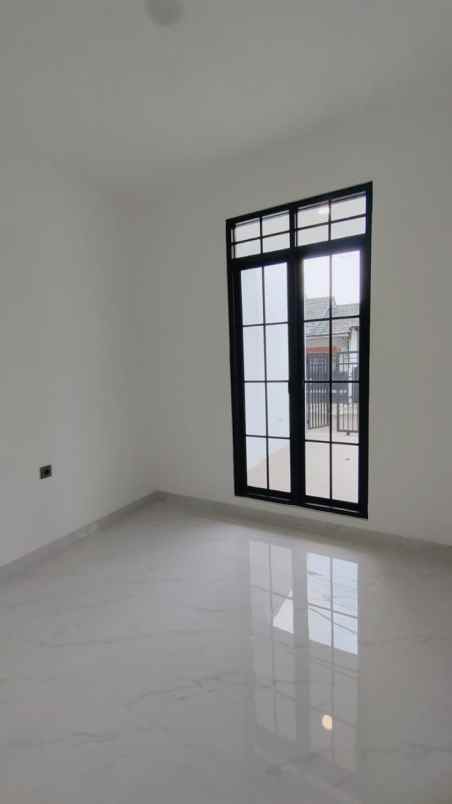 dijual rumah kencana loka bsd city tangsel