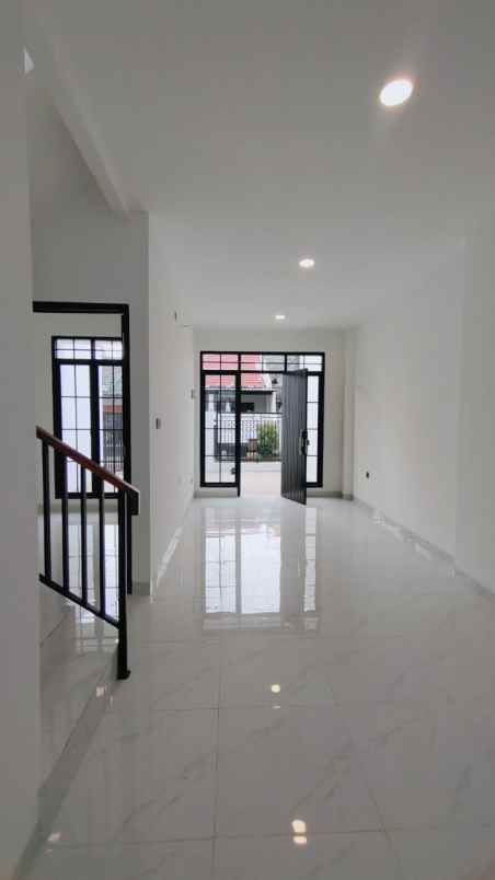 dijual rumah kencana loka bsd city tangsel