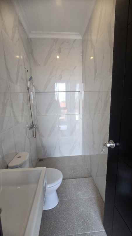 dijual rumah klampis semolo