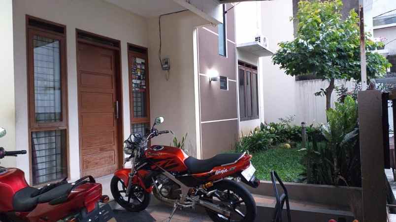 dijual rumah komp permata cisaranten