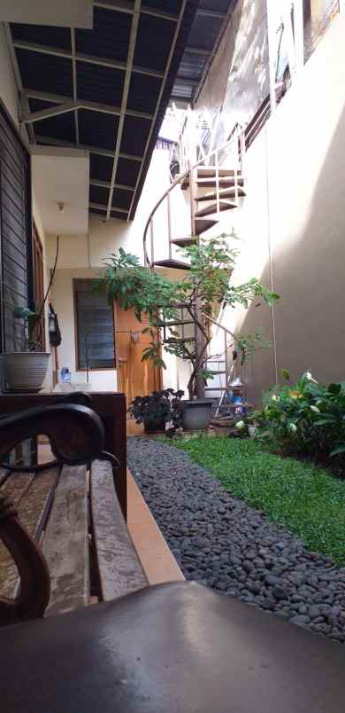 dijual rumah komp permata cisaranten