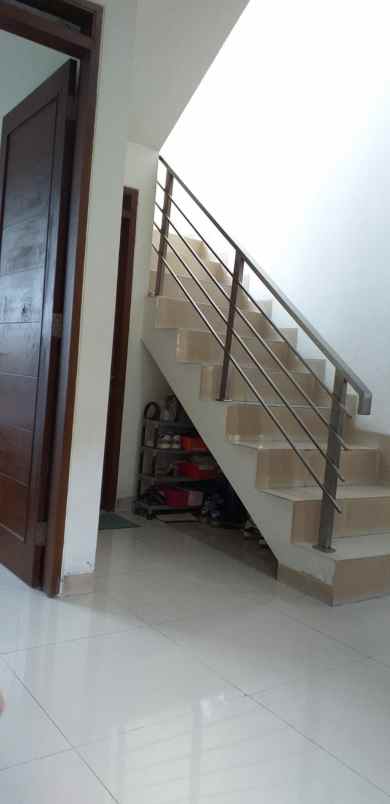 dijual rumah komp permata cisaranten
