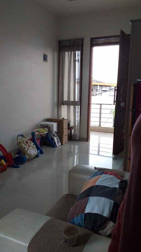 dijual rumah komp permata cisaranten