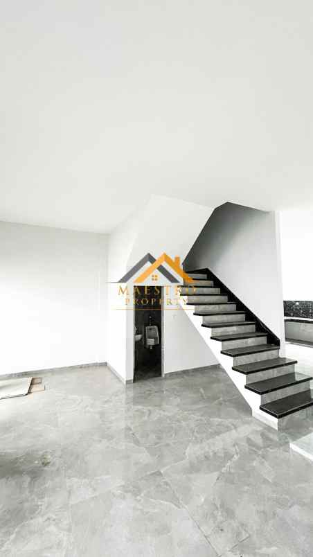 dijual rumah komplek aston villa jalan