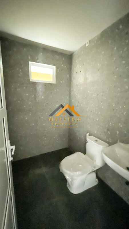 dijual rumah komplek aston villa jalan