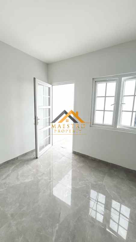 dijual rumah komplek aston villa jalan